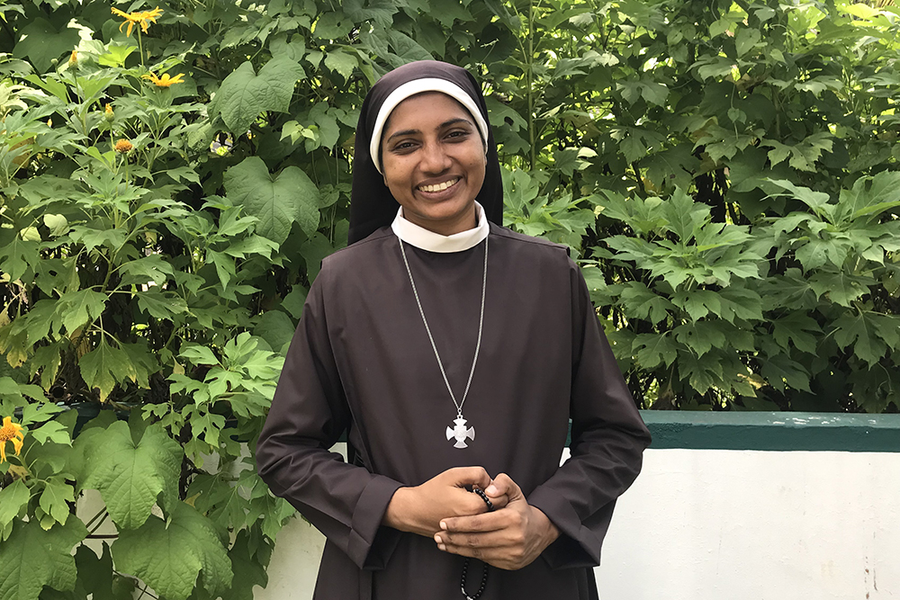 La Hna. Lismy Parayil es una religiosa de la Congregación de la Madre del Carmelo, conocida como la "monja de la cámara" entre los trabajadores de los medios de comunicación del estado de Kerala, al suroeste de la India. (Foto: GSR/Ronnie Thomas)