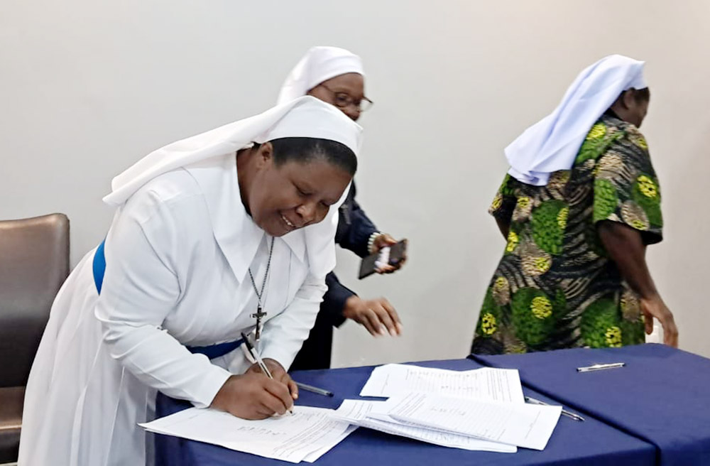 Religious sisters write down advocacy messages and commitments during the advocacy training in Malawi, Jan. 17. The sisters said they are ready to use the skills they will acquire during training to help advocate for the rights of people affected by the cyclone in Malawi. (Eneless Chimbali)