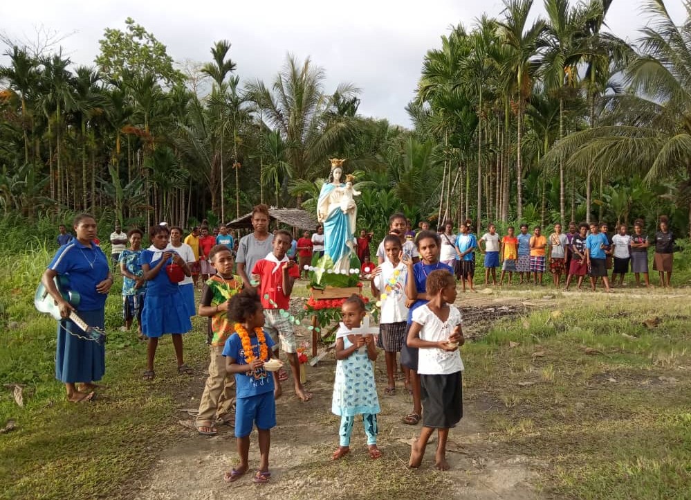 La Hna. Shephali Khalko organizó una marcha para celebrar a María, la madre de Jesús, con los católicos de la provincia del Golfo, en Papúa Nueva Guinea. 