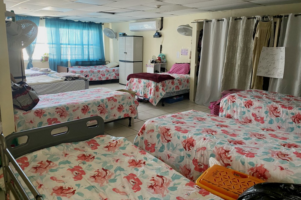 El Hogar del Buen Pastor de San Juan de Puerto Rico dispone de 50 camas con un dormitorio para mujeres y tres para hombres. (Foto: GSR/Soli Salgado)