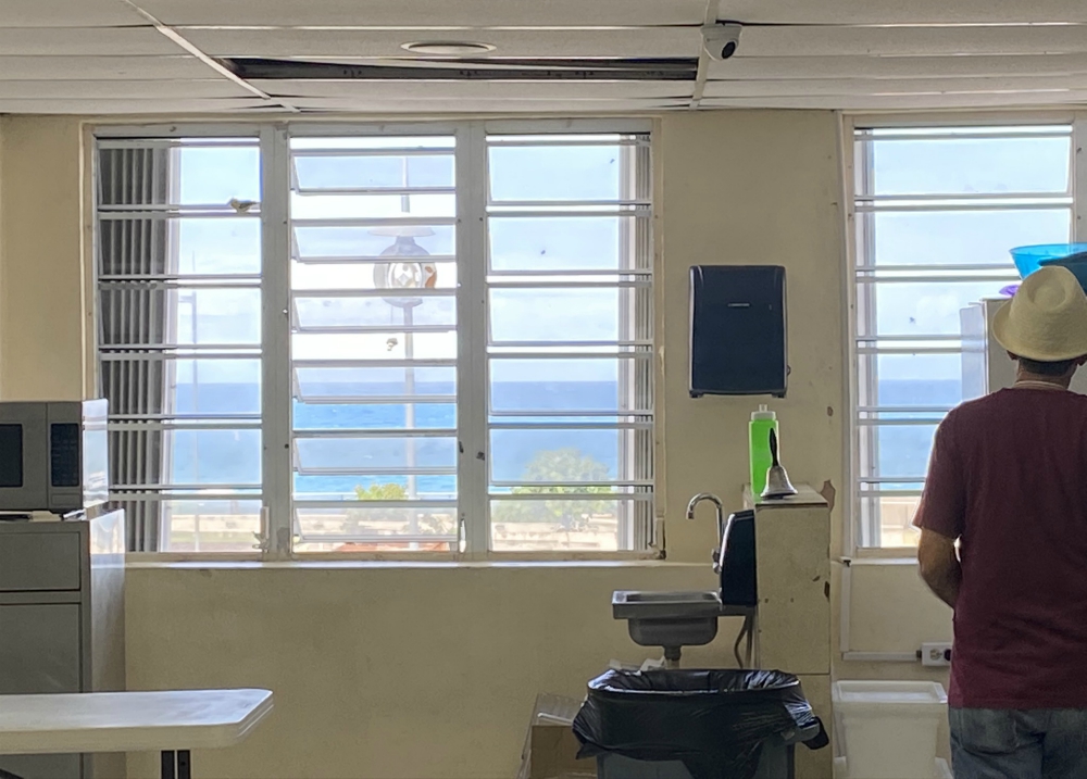La Hna. González afirmó que muchos residentes le cuentan que viviendo en el Hogar del Buen Pastor en San Juan, Puerto Rico, es la primera vez que realmente ven el océano, ya que antes no se encontraban a la altura suficiente para apreciarlo. (Foto: GSR /Soli Salgado)
