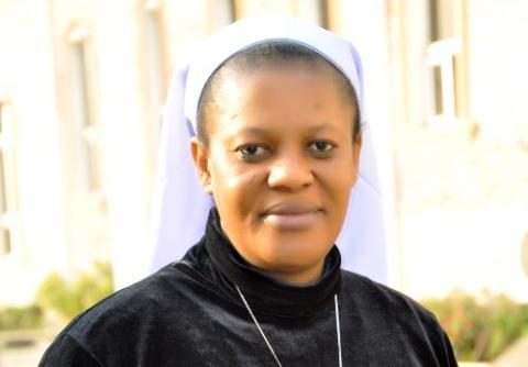 La Hna. Agatha Chikelue, de las Hijas de María Madre de Misericordia, es la directora ejecutiva de la Fundación Cardenal Onaiyekan para la Paz, y una de las 4 mujeres que tienen cargos de elevada responsabilidad en la arquidiócesis de Abuja. (Foto: cortesía Agatha Chikelue)