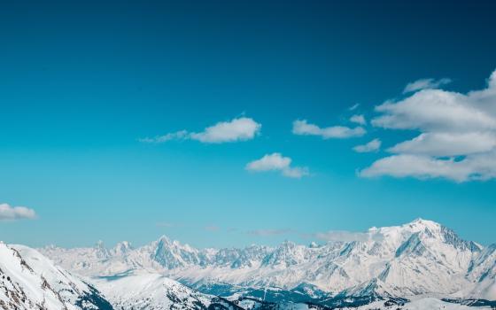 Clear view of mountain tops (Unsplash Victoire Joncheray)