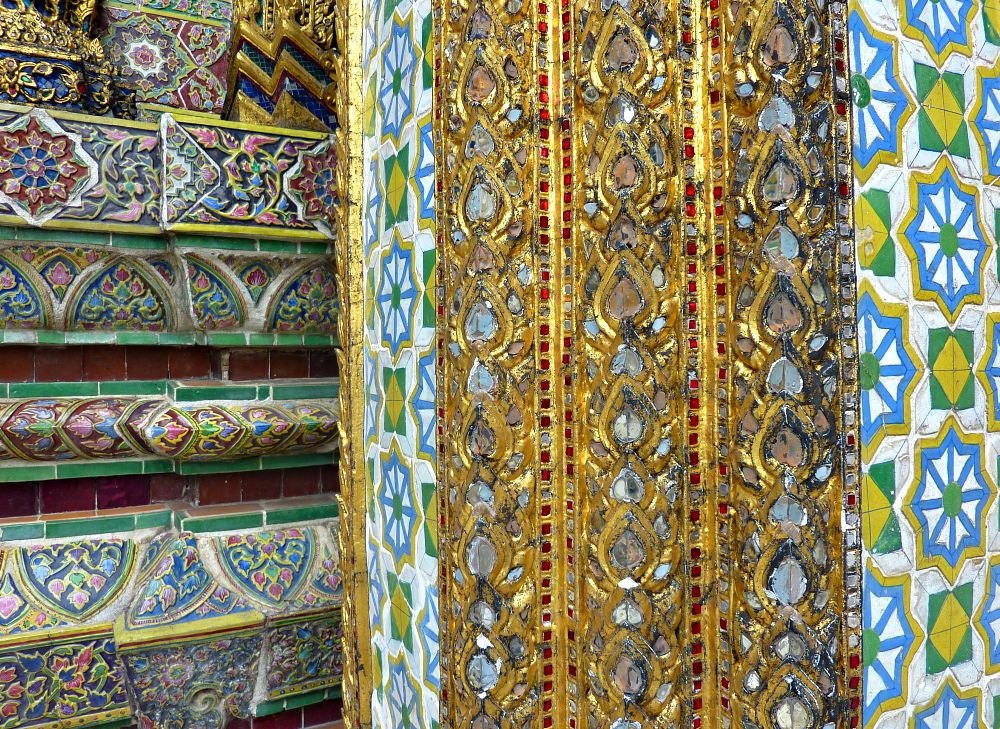 Architectural detail on Wat Phra Kaew in the Grand Palace complex in Bangkok (Wikimedia Commons/Dharma from Sadao, Thailand)