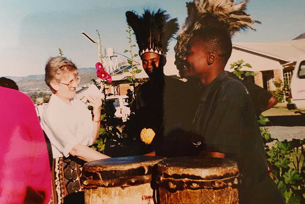 While attending a Congregational Gathering in Zimbabwe in 1996, Sister Imelda met local artists to learn about the local culture. (Courtesy of the Presentation Sisters of the Blessed Virgin Mary)