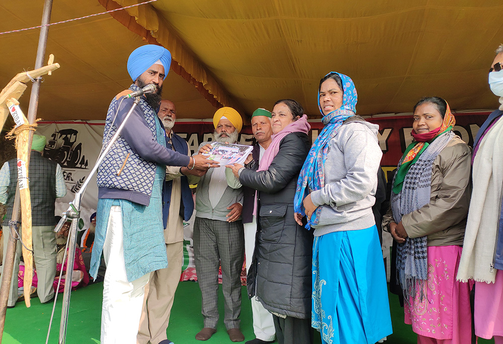 Presentation Sr. Dorothy Fernandes (in black coat), national secretary of the Forum for Justice and Peace, presents signatures she collected from her base in Patna in eastern India to support the farmers’ protests in Delhi. (Courtesy of Dorothy Fernandes) Presentation Sr. Dorothy Fernandes (in black coat), national secretary of the Forum for Justice and Peace, presents signatures she collected from her base in Patna in eastern India to support the farmers’ protests in Delhi. (Courtesy of Dorothy Fernandes)
