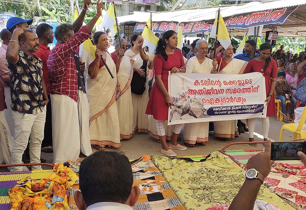 Medical Mission Srs. Theramma Prayikalam and Philomine Mary Thakadiyel led a delegation of their congregation to the grounds in Vizhinjam, India, where the fishing community is protesting the construction of an international port. (GSR photo/Thomas Scaria