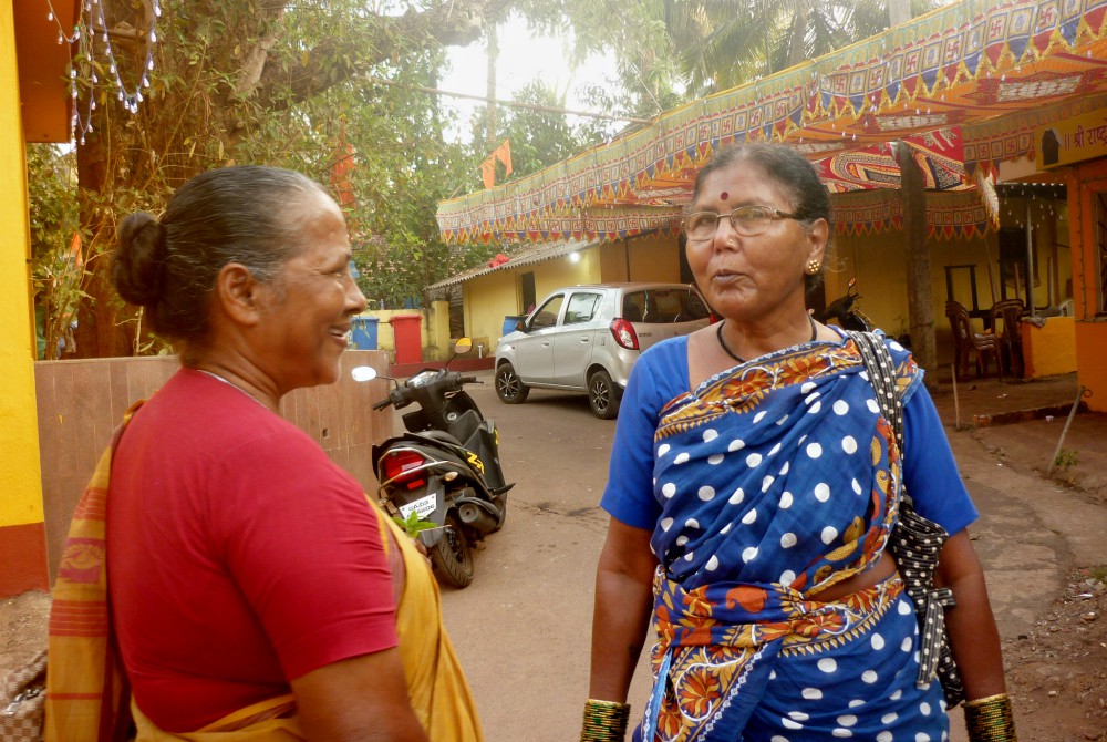 Sr. Marie Lou Barboza, left, a member of the Immaculate Heart of Mary congregation, speaks to Chandra, a migrant woman from Telangana state who now lives in Saligao, a village in Goa. (Lissy Maruthanakuzhy)