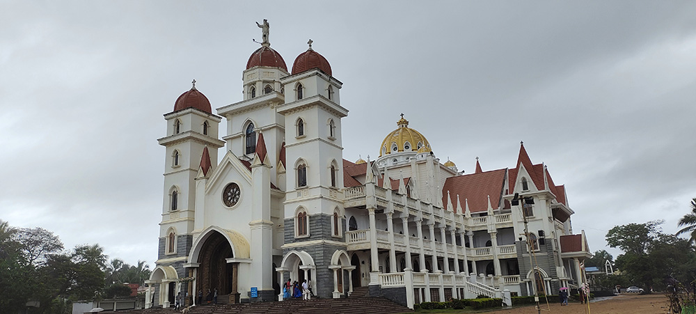 The Madre De Deus Church in Vettukad, a pilgrimage center under the Trivandrum Latin Archdiocese in India, faces severe sea erosion. (GSR photo/Thomas Scaria)