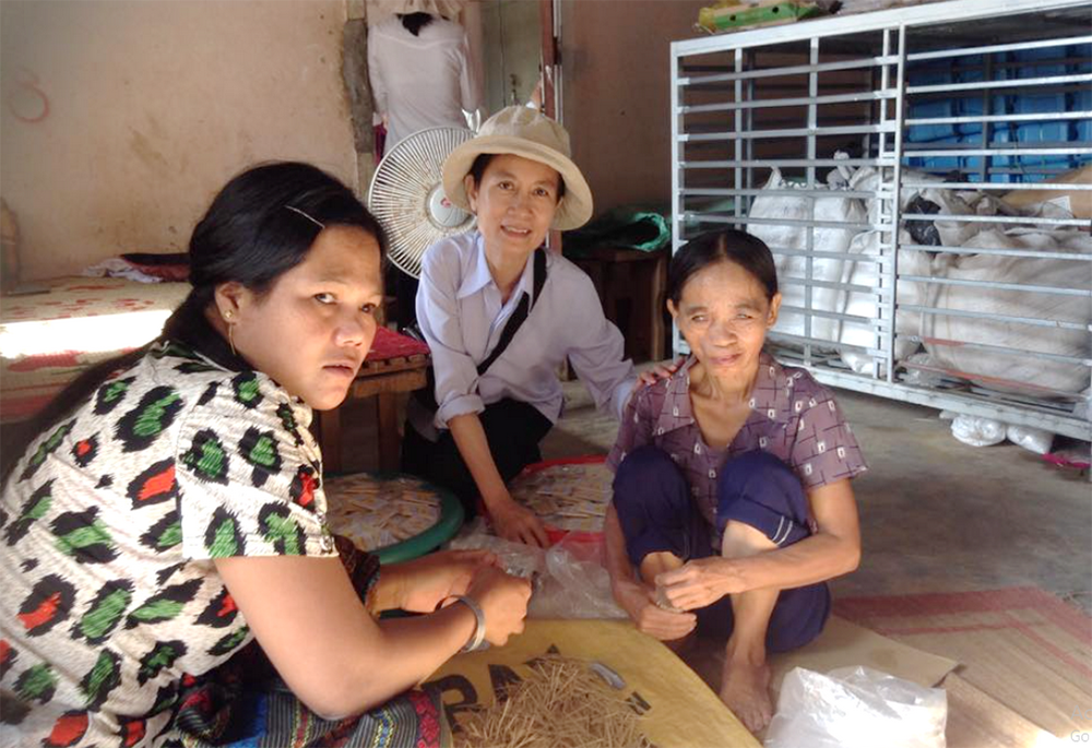 Sr. Agnes Hoang Minh Trang (center) visits two women with visual impairments May 13 in Phu Vang district, in Vietnam. Trang shared her vocation story with young women at Phuong Duc Church on May 8. (Joachim Pham)