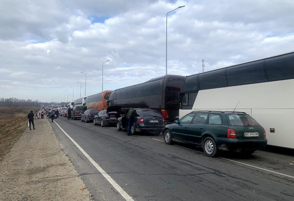 Cars are lined up at the border as people try to leave Ukraine. (Courtesy of Yeremiya Steblyna) Cars are lined up at the border as people try to leave Ukraine. (Courtesy of Yeremiya Steblyna)