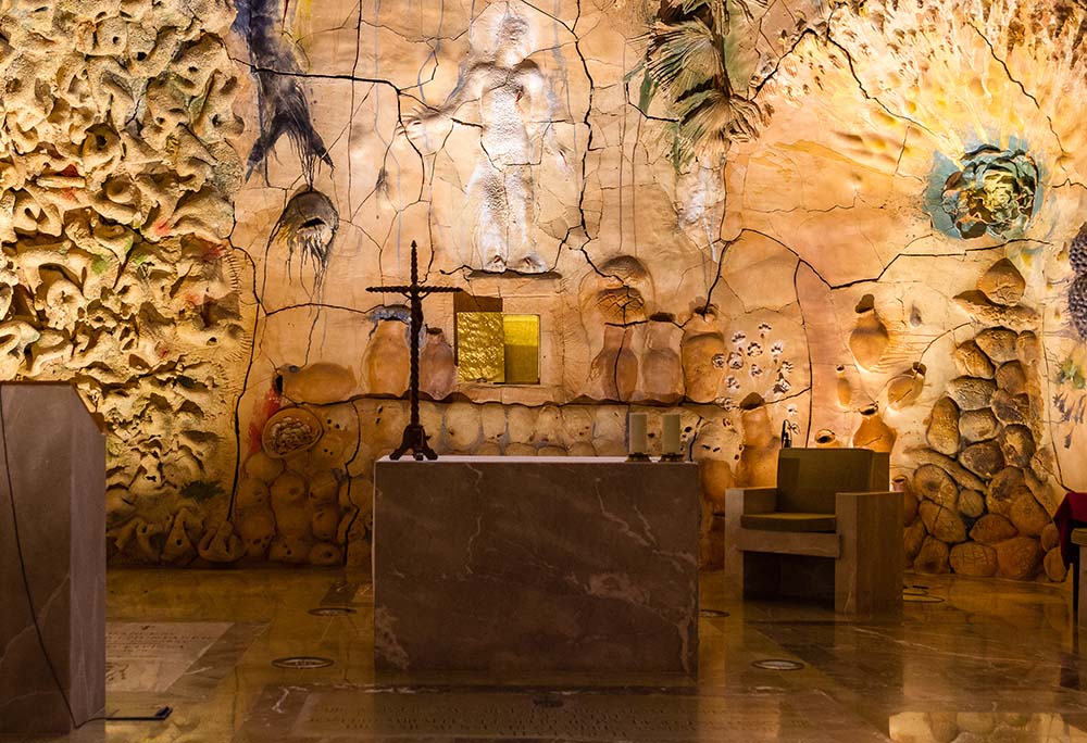 The Chapel of the Blessed Sacrament, created by artist Miquel Barceló, in the Cathedral of Santa Maria de Palma in Palma de Mallorca, Spain (Wikimedia Commons/ Friedrich Haag)