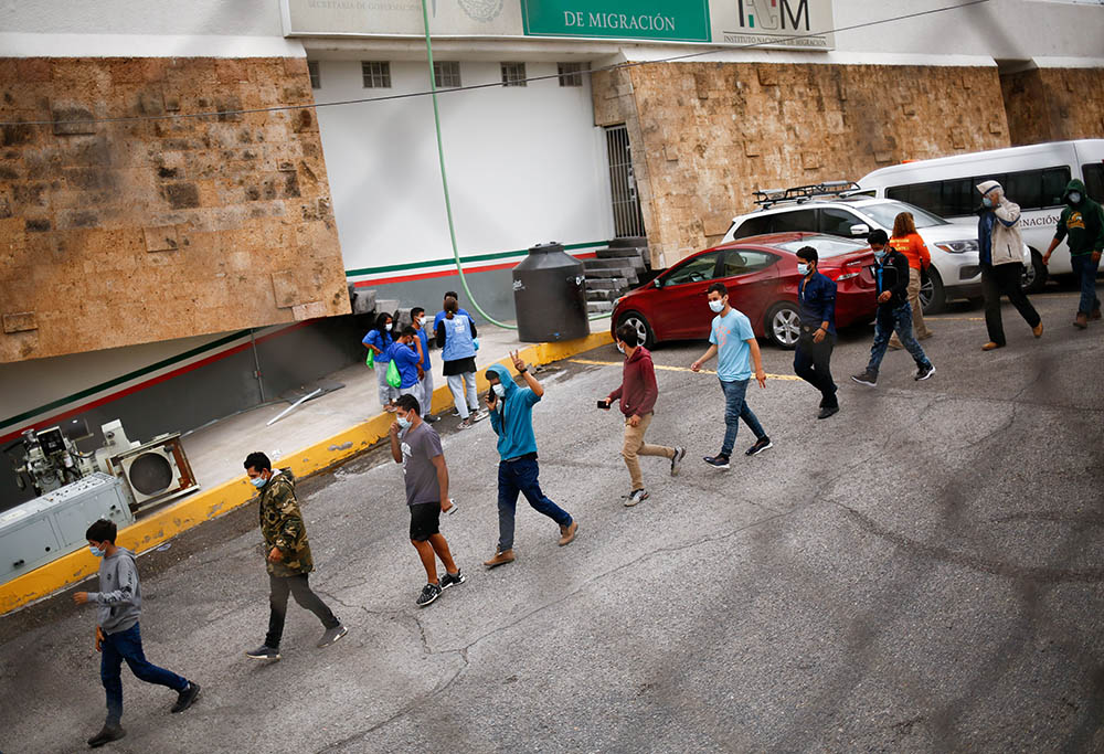 Migrants who were expelled from the United States and sent back to Mexico under Title 42 line up outside the National Institute of Migration building in Ciudad Juárez, Mexico, Aug. 13. (CNS/Reuters/Jose Luis Gonzalez)