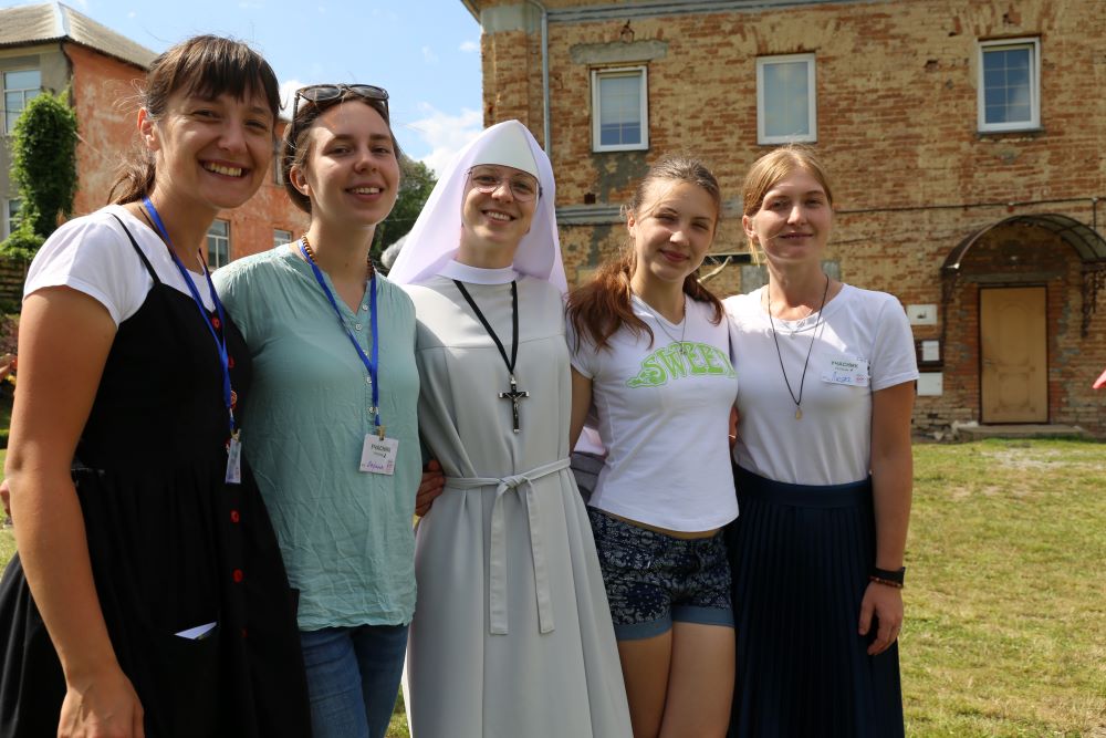 Sr. Scholastica Oleksandra Hulivata with youth at a Christian festival 