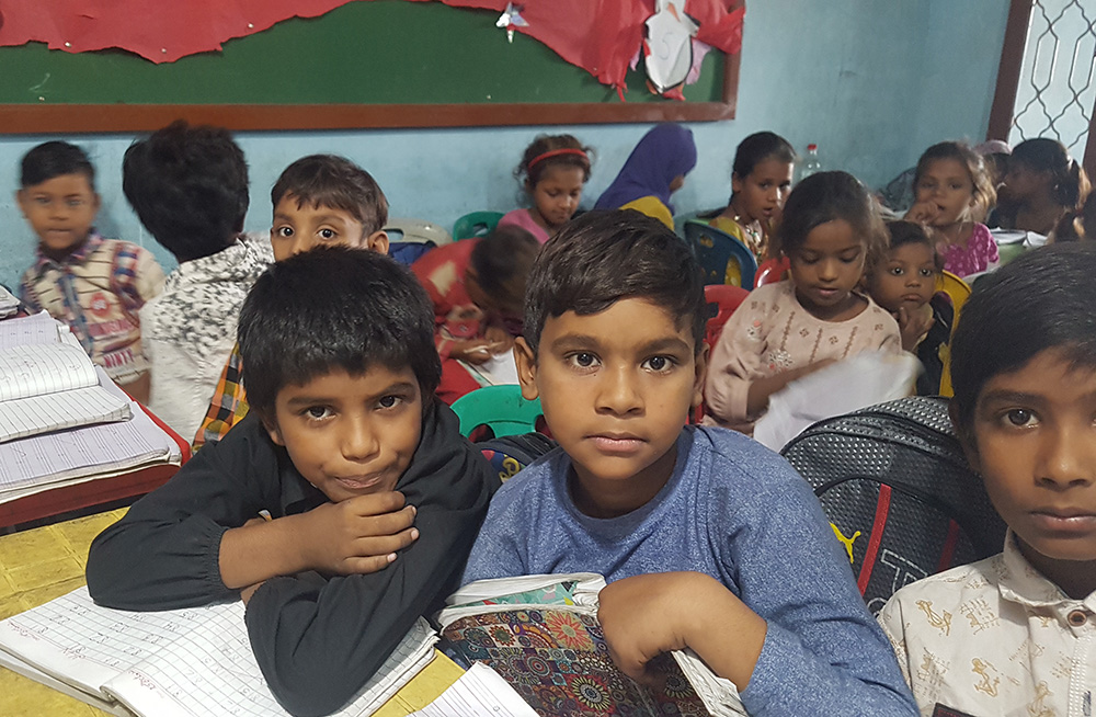 Gypsy students at Soar Primary School in Lahore, Pakistan. With 82 students, the school caters to those who mostly come from families of beggars, day laborers, garbage collectors, sanitary workers and singers-dancers. (GSR photo/Kamran Chaudhry)
