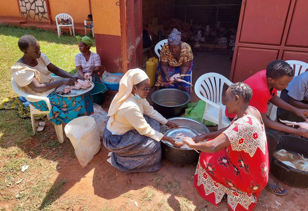 Sr. Rose Thumitho and members of the local community involved in the project help prepare chickens to be delivered to markets for sale. (Courtesy of Sr. Rose Thumitho)