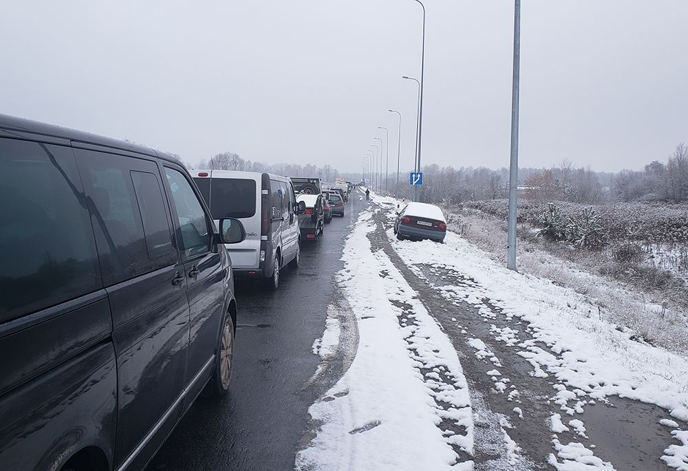 A return from Zhovkva, Ukraine, to Poland on Nov. 25 required about 12 hours of travel, seven of them stuck in a slow-moving line at this border crossing. It is next to impossible to predict the pace of border crossings, especially back to Poland. (GSR photo/Chris Herlinger)