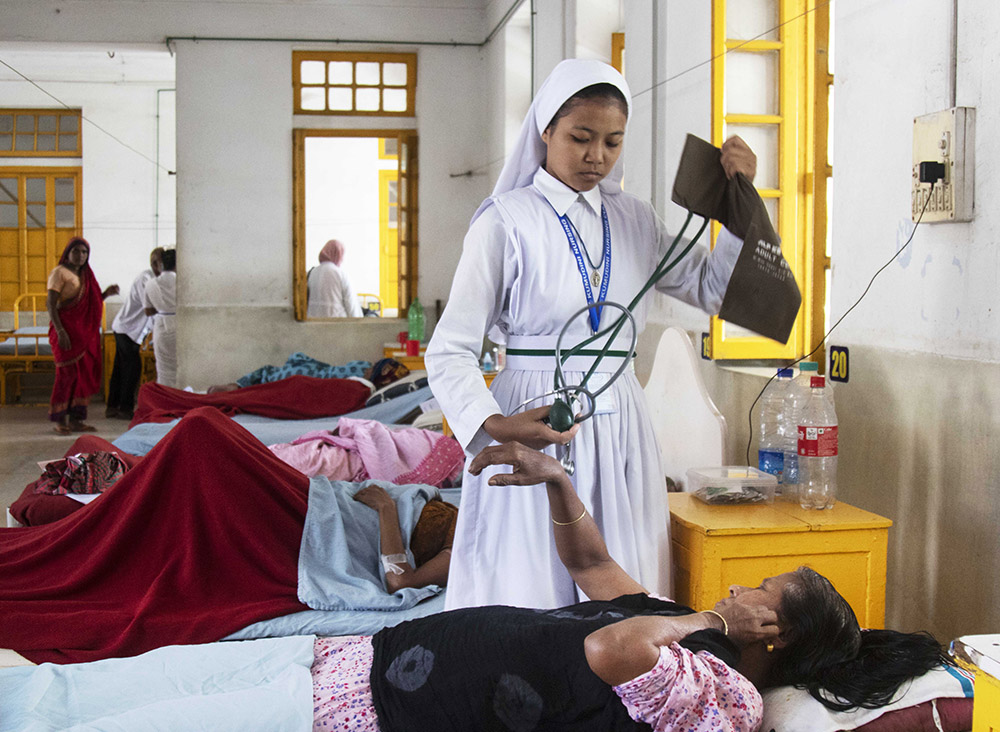 Sister Falguni, a member of the Associates of Mary Queen of Apostles and a student at Kumudini Nursing College in Mirzapur, Bangladesh, attends to a patient. (Uttom S. Rozario)