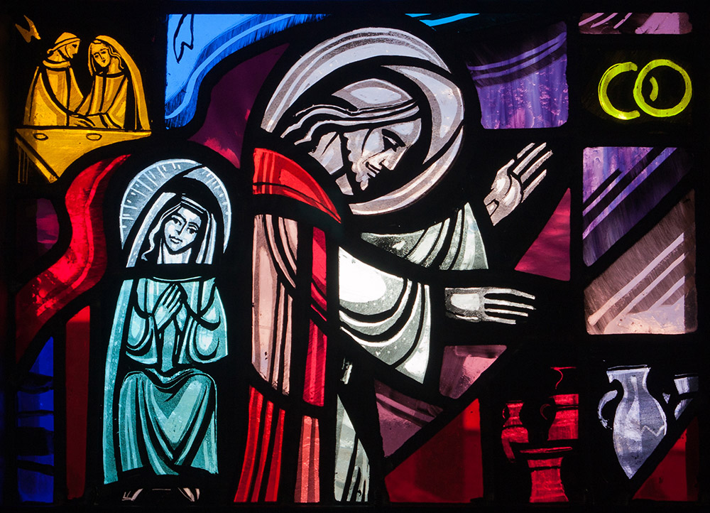 The wedding feast at Cana, depicted in stained glass at the Church of the Most Holy Rosary, Tullow, County Carlow, Ireland (Wikimedia Commons/Andreas F. Borchert)