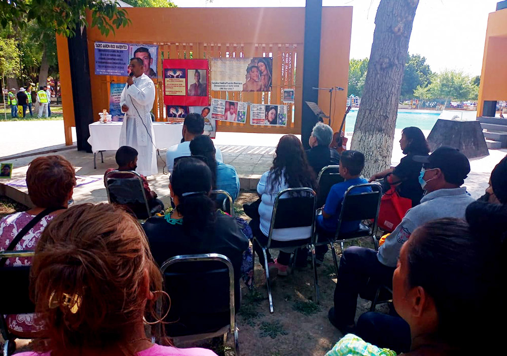 Celebración de la misa por el Día de las Madres 2022 en el monumento dedicado a las personas desaparecidas construido por el grupo Vida. (Foto: cortesía Hna. Mariana Olivo Espinoza)