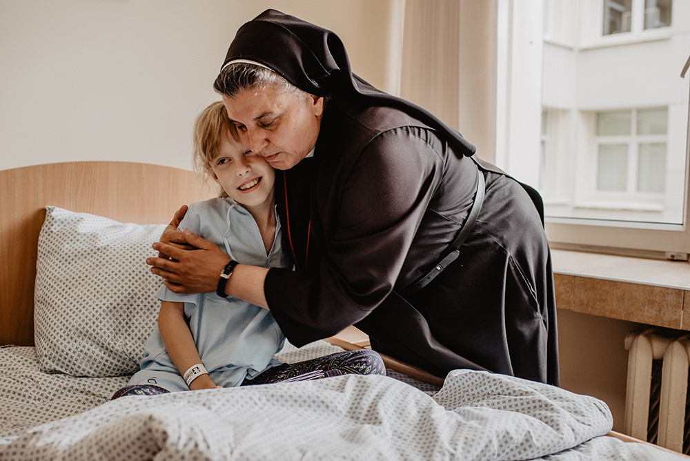 Sr. Michaela Rak with a hospice patient 