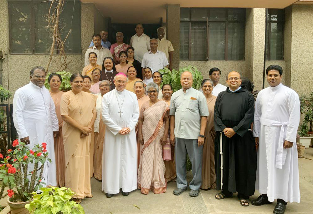 Members of the executive committee of the Conference of Religious India with Archbishop Leopoldo Girelli, apostolic nuncio to India, at the close of their meeting March 4 in New Delhi (Courtesy of Maria Nirmalini)