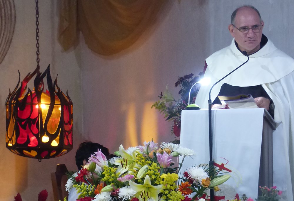 Br. Luis David Perez, a Discalced Carmelite friar, speaks to a group of mostly women at Casa Santa Teresa retreat center April 7 near San Ramón, Costa Rica. The friar made a special plea to recognize the role of women in the church and society, while also pointing out rising levels of violence against them in Costa Rica and around the world. (GSR photo/Rhina Guidos)