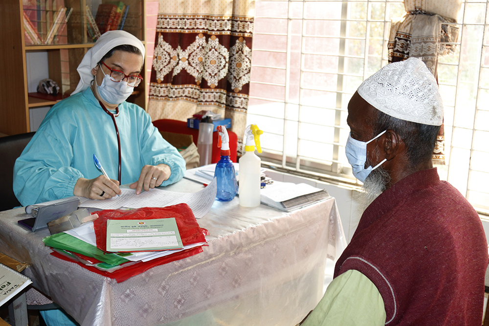 Sr. Roberta Pignone consults with a patient at Damien Hospital in Khulna, Bangladesh. (Uttom S. Rozario)