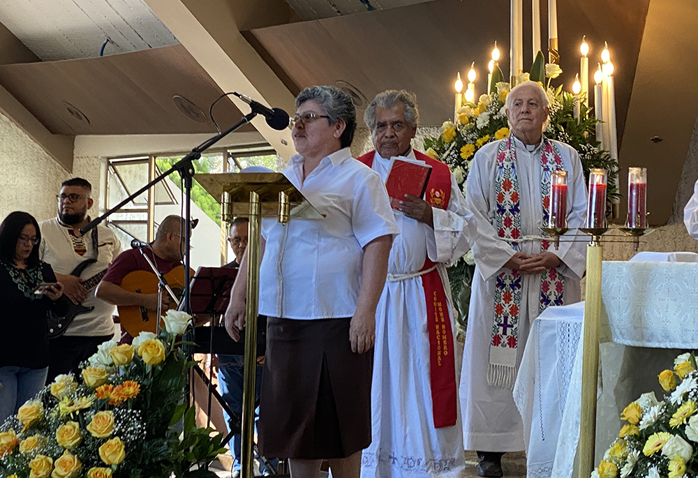 Sr. Tránsito de la Cruz Valdez Crespín welcomes pilgrims gathered March 24, at the Divine Providence Hospital chapel, where St. Oscar Romero was martyred. Valdez, superior of the Missionary Carmelites of St. Teresa, who care for the house where the Salvadoran saint lived, a short distance from the chapel, spoke about Romero's closeness to the religious community that tends to poor cancer patients. (GSR photo/Rhina Guidos)