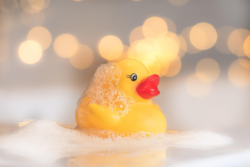 Rubber duckie in a bubble bath (Pixabay/Ylanite Koppens)