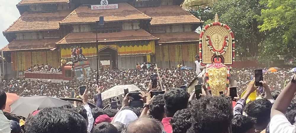 A massive crowd at "Thrissur Pooram," a cultural festival associated with a Hindu temple at Thrissur in the southwestern Indian state of Kerala (GSR photo/Ronnie Thomas)