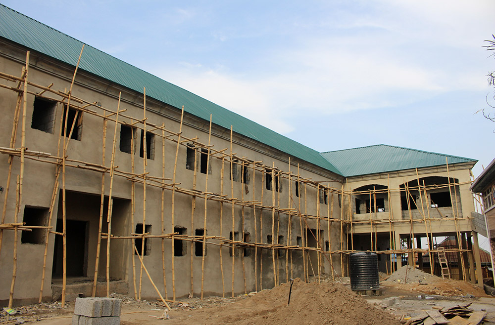 An ongoing construction of a new hospital building financed by staff of the Central Bank of Nigeria (Valentine Benjamin)