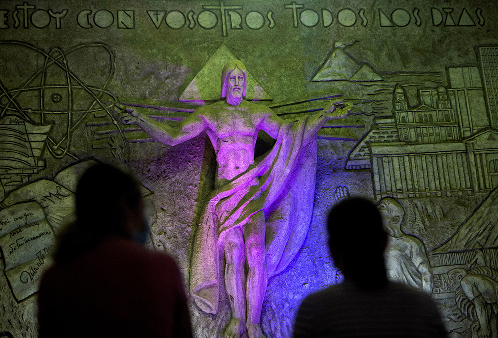 Los feligreses asisten a una misa en la iglesia de Santo Domingo de Guzmán en Managua, Nicaragua, el 2 de agosto de 2022. (Foto: OSV News/Reuters/Maynor Valenzuela)