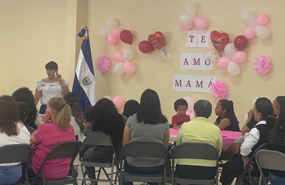 Sisters of the Congregation of Our Lady of Charity of the Good Shepherd join migrant women and children in a lesson on soapmaking sponsored by the Salvadoran consulate May 13 at Casa Eudes, where the women religious tend to migrants in the border city of Ciudad Juarez, Mexico. (GSR photo/Rhina Guidos)