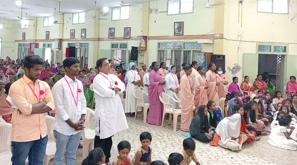 Members of religious communities are seen at Our Lady the Healer Church in Karumandapam, Tiruchirappalli, Tamil Nadu, India. (Courtesy of Robancy Helen)