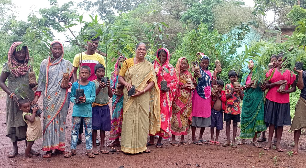 Sister Lisha posing with the villagers she serves and whose tribal dialect she has mastered in order to communicate with them (Courtesy of Tessy Jacob)