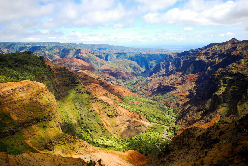 Waimea Canyon on the island of Kauai, Hawaii (Wikimedia Commons/Aaronbernstein)