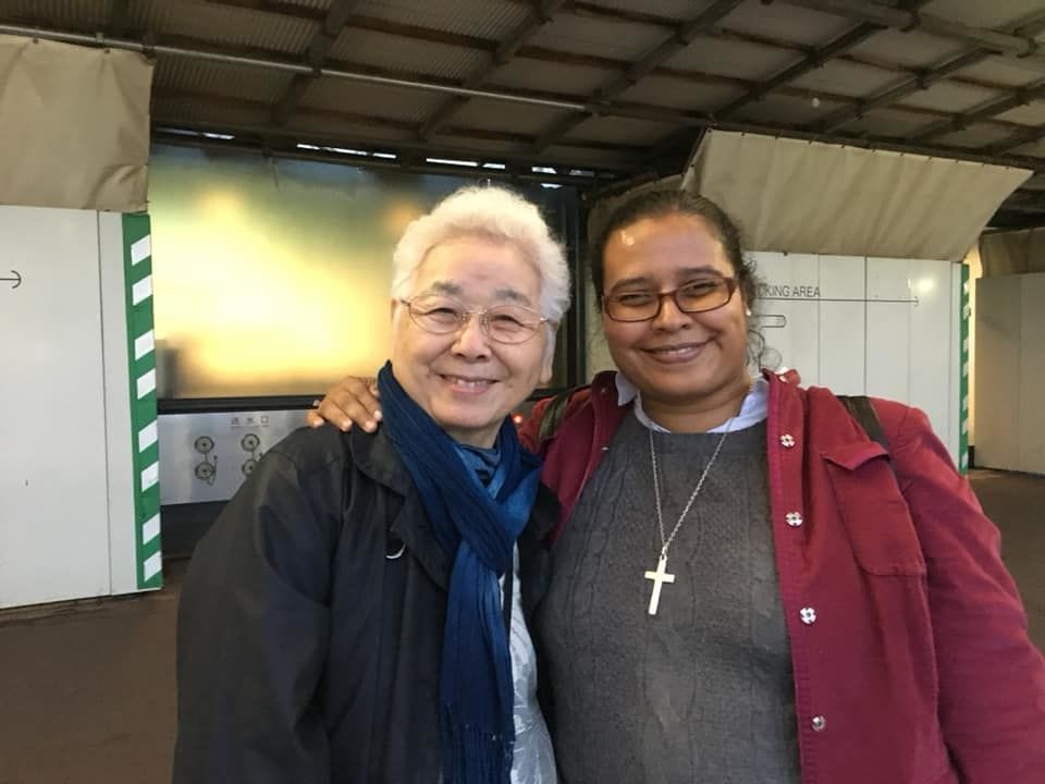 Hna. Sandra Sierra, a la derecha, con la Hna. Shitsuko Endo, superiora de la Congregación de Notre-Dame en Japon. (Foto cortesía de Sandra M.  Sierra F.)