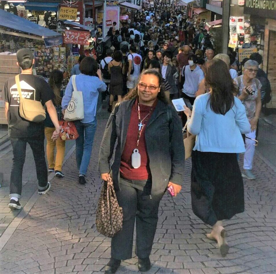 Hna. Sandra Sierra en una avenida en Shibuya.  (Foto: cortesía de Sandra M. Sierra F.)