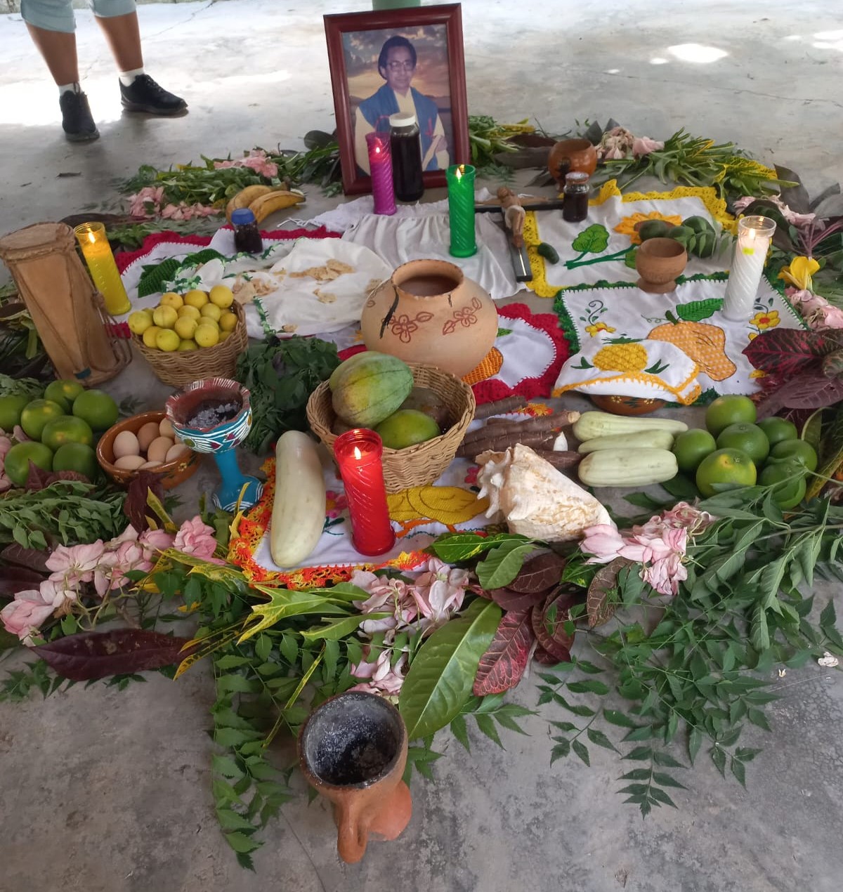 Un altar maya preparado por un grupo de mujeres para el rito en conmemoración de santa María Magdalena. (Foto: cortesía Carmen Notario)