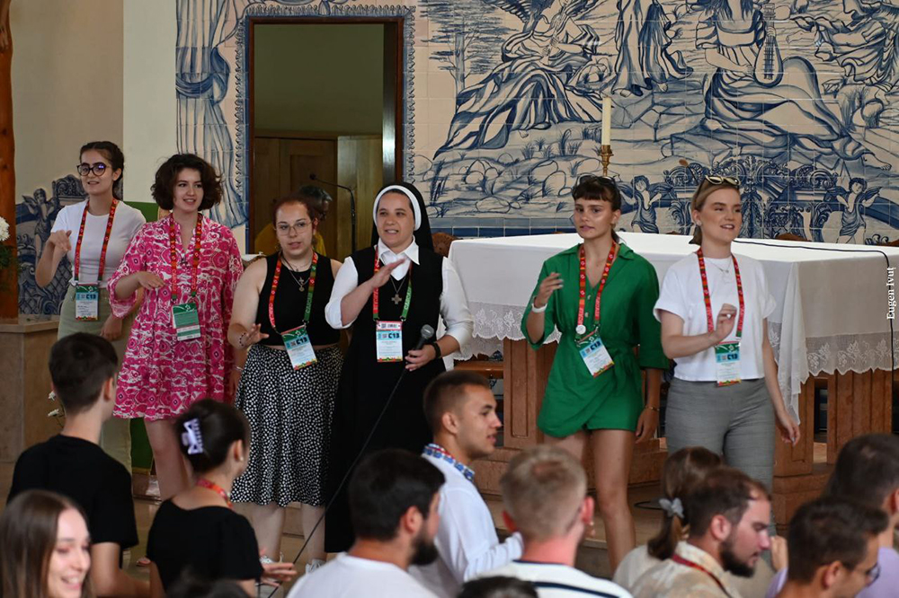 Sr. Maximiliana Şanta leading a large group through a catechetical activity during World Youth Day in Lisbon, August 2023. (Courtesy of the Sisters of the Order of St. Basil the Great)