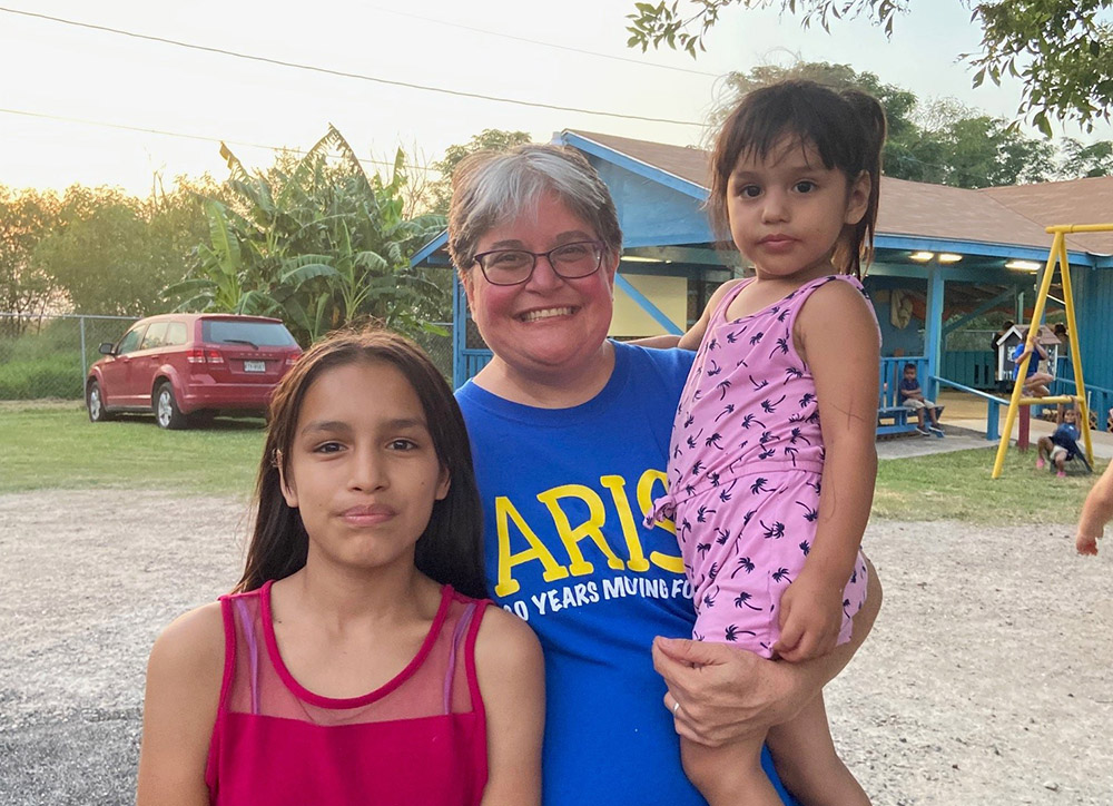 Mercy Sr. Jennifer Wilson and children from the Arise Adelante summer program (Theresa Saetta)