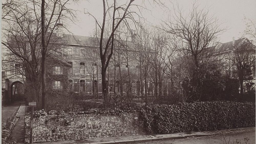 A 1904 photograph of Hospice des Dames du Calvaire by Union Photographique Française (Wikimedia Commons/Musée Carnavalet, Histoire de Paris)