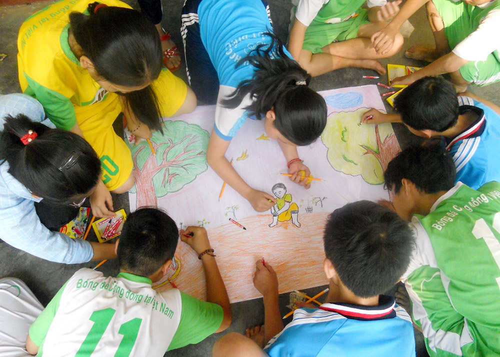 Orphans draw a picture about the environment to celebrate the Mid-Autumn Festival Sept. 23 at Cua Viet Beach in Quang Tri province. (GSR photo/Joachim Pham)