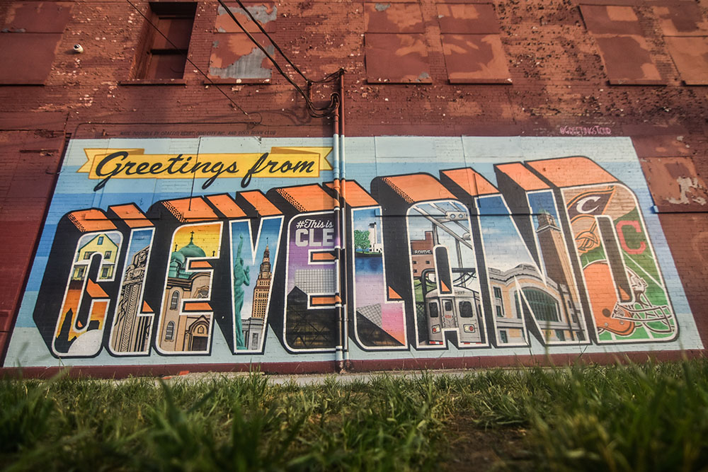 Mural on a brick wall that says, "Greetings from Cleveland" (Wikimedia Commons/Erik Drost)