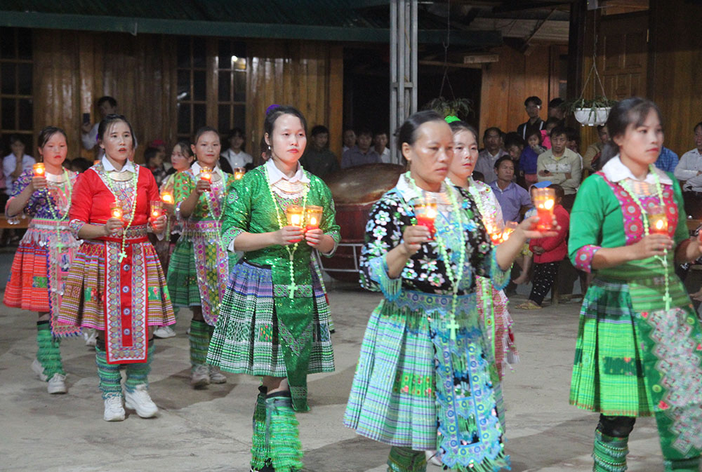 Hmong Maria Giang Thi Bla (second from left) and other dancers do an ethnic dance with candles at Sung Do Church in Vietnam on Oct. 7. "Although we are poor, we try to buy costumes for 2 million dong ($83) for our performance as a way to show our devotion to Mary," the 35-year-old mother of four said. (GSR photo/Joachim Pham)