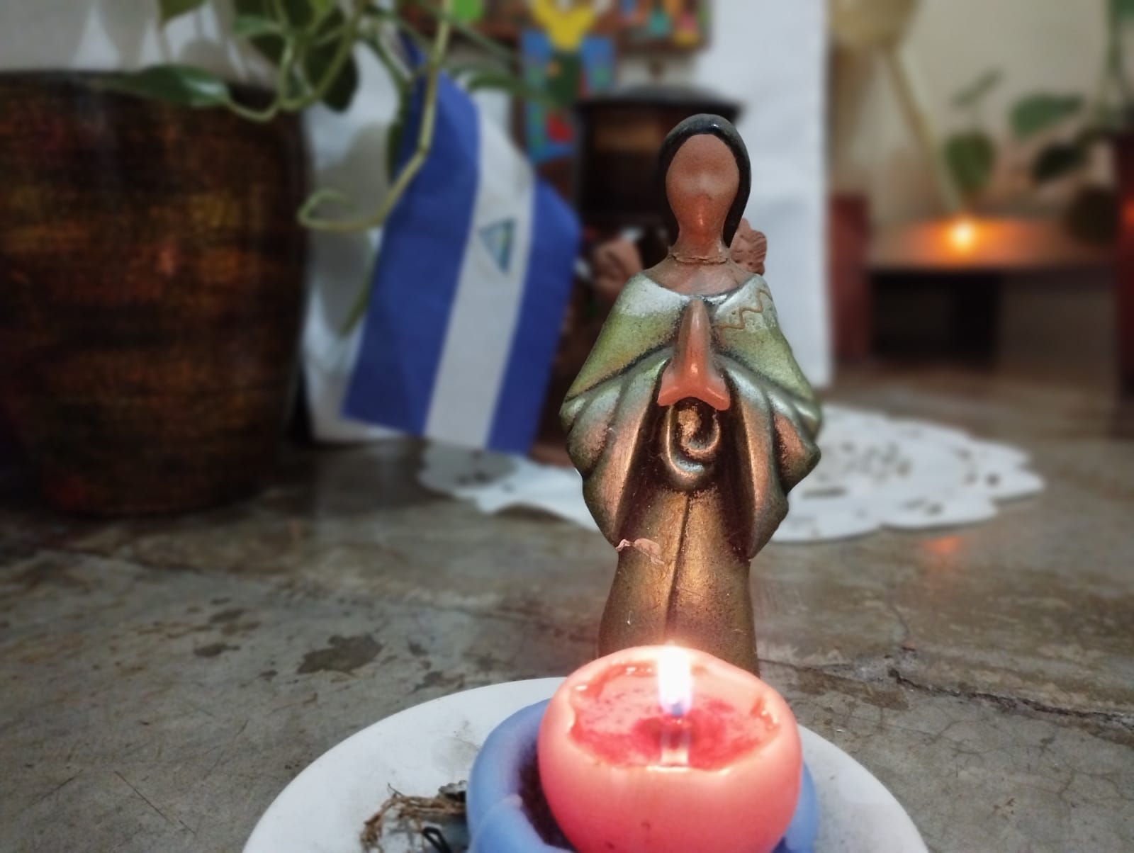 Altar casero por Nicaragua. "Despiértanos Señor para que todos podamos sanar heridas y reconstruirnos como nación": Hna. Vuelo en V. (Foto: Vuelo en V)
