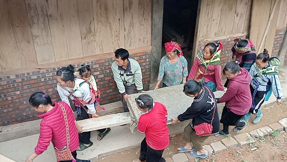 Hmong women from Ban Phung Subparish in Lao Cai province repair their chapel to celebrate Christmas on Dec. 16. Priests from other places provide weekly pastoral care for the community of about 260 Hmong people. (Joachim Pham)