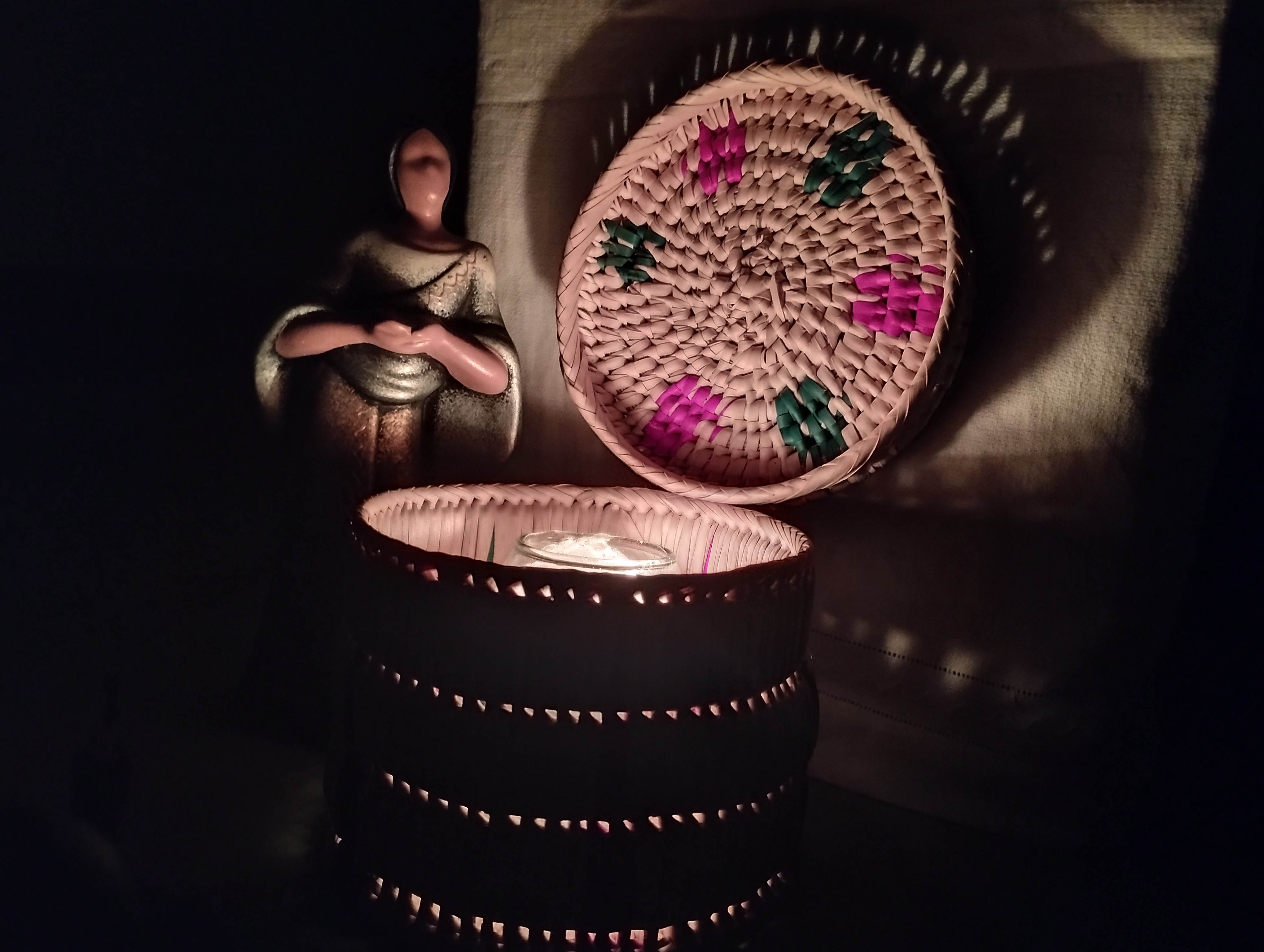 Luz de Adviento During Advent, we learn to cleanse and educate our eyes to behold the light of fervent hope shining in the midst of darkness. (Vuelo en V)