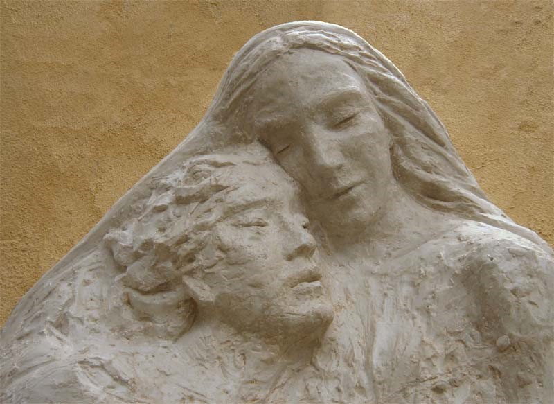 La Madre de la Misericordia, escultura de Asunción Gomila, FMVD, en Loeches, España. (Foto: cortesía Blanca Alicia Sánchez Olvera)